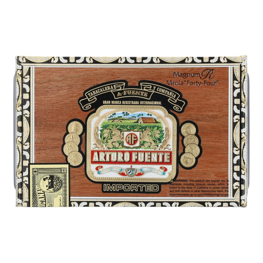 Arturo Fuente Magnum R Rosado Sungrown Forty Four - Closed Box