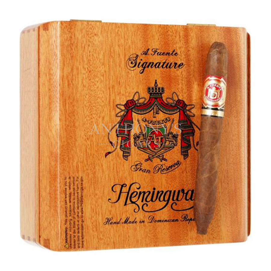 Arturo Fuente Hemingway Signature cigar box closed