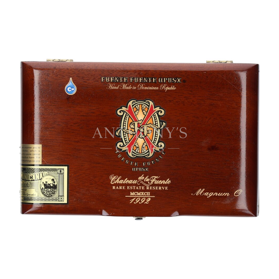 Arturo Fuente OpusX Magnum O cigar box closed