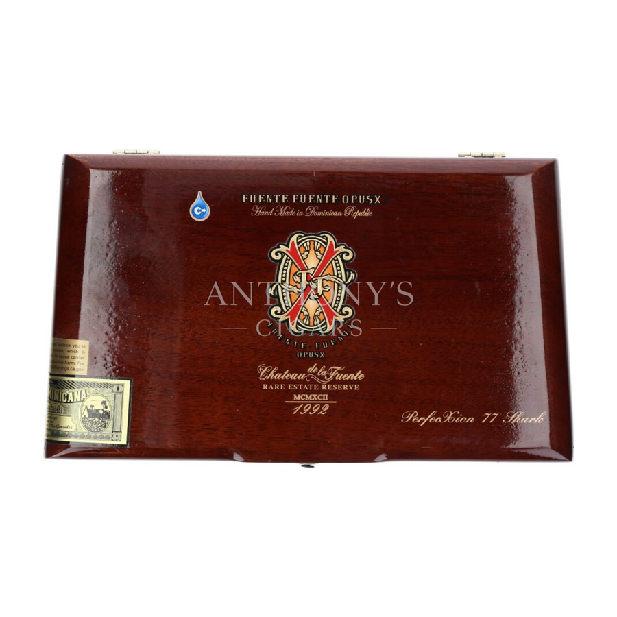 Arturo Fuente OpusX Perfecxion No. 77 Shark cigar box closed
