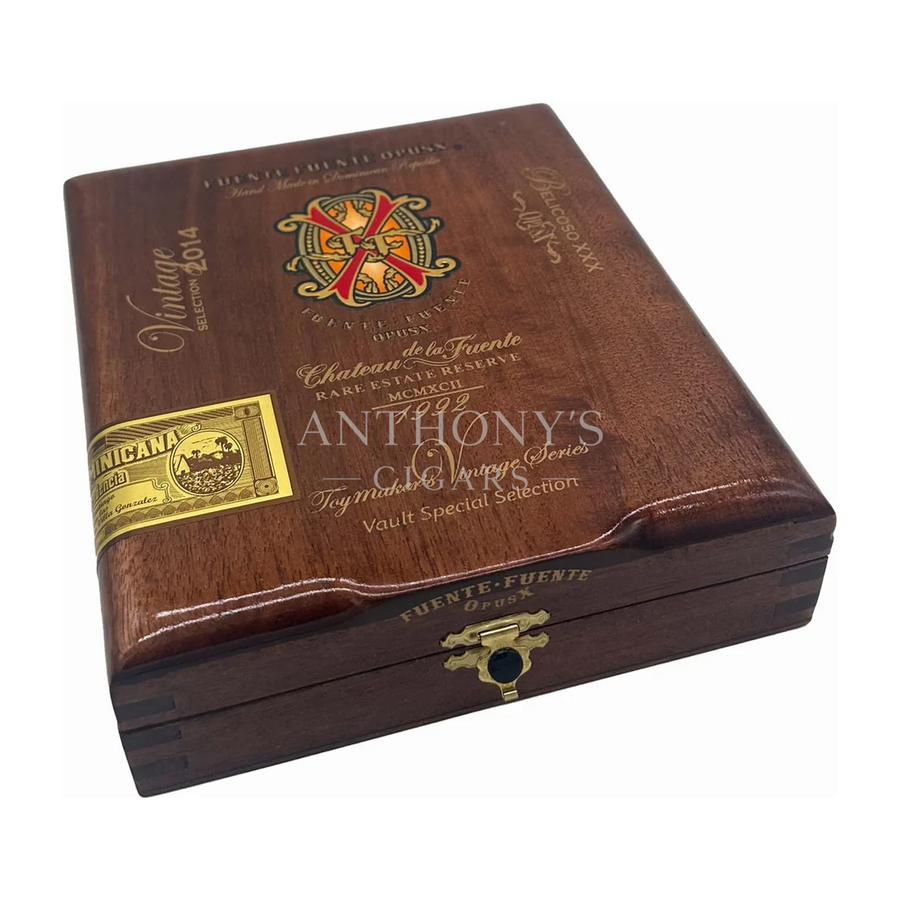 Arturo Fuente OpusX Toymaker Vintage Reserve Belicoso XXX Vintage 2014 cigar box closed