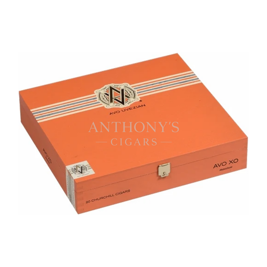 Avo XO Maestoso cigar box closed