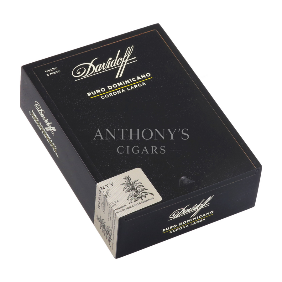 Davidoff Puro Dominicano Corona Larga cigar box closed