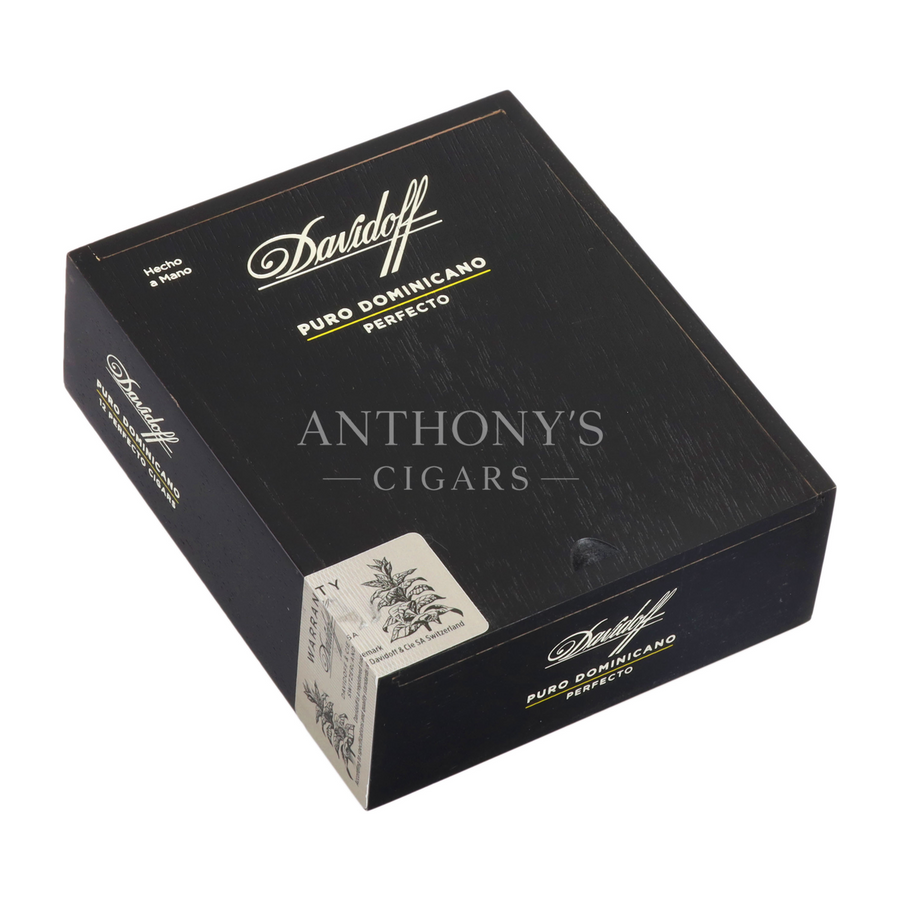 Davidoff Puro Dominicano Perfecto cigar box closed