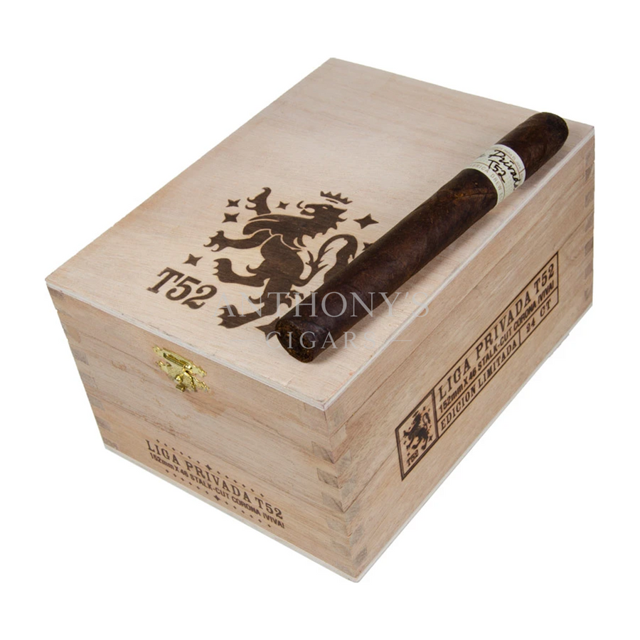 Drew Estate Liga Privada T52 Corona Viva cigar box closed