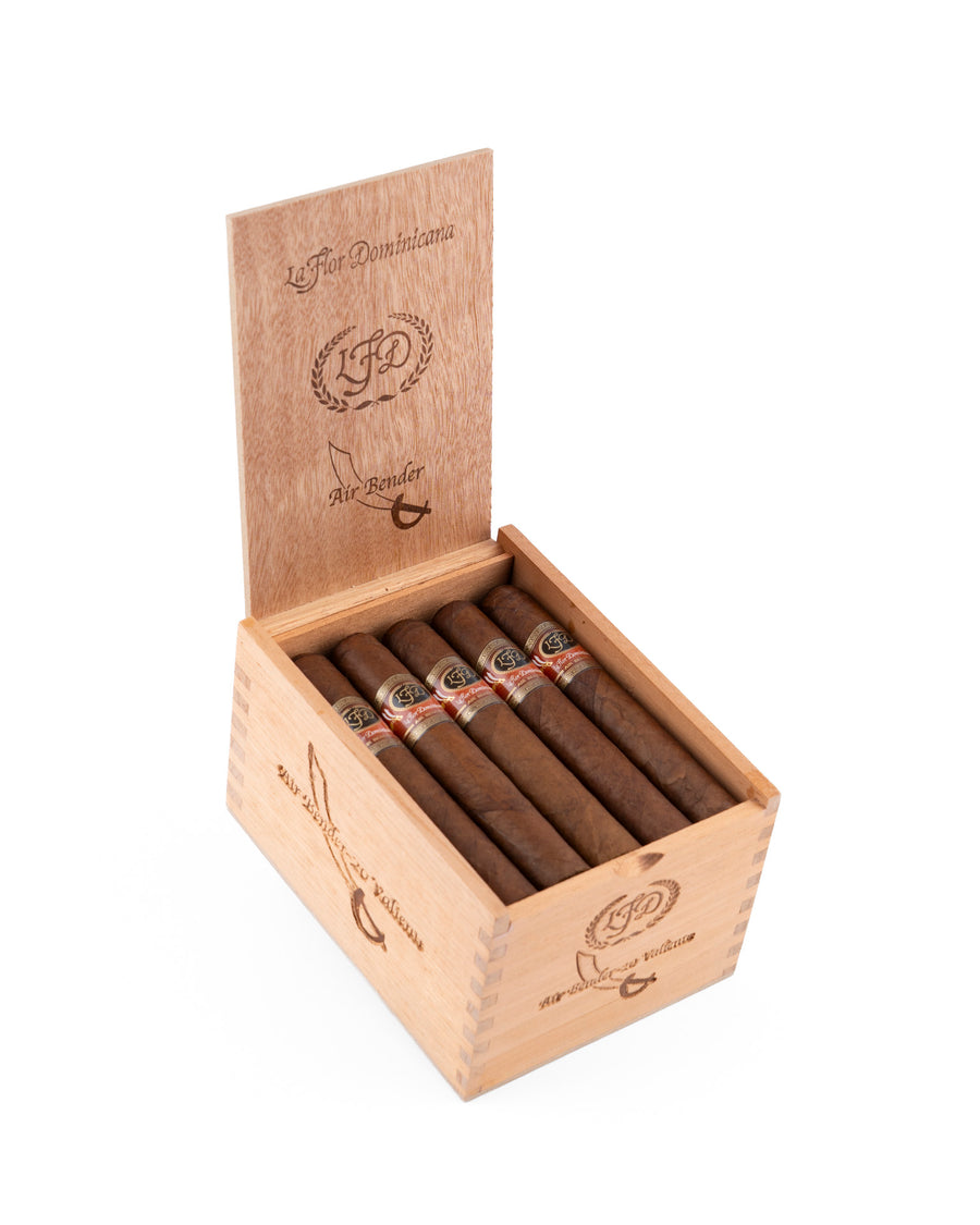 La Flor Dominicana Air Bender Double Press Valiente open cigar box