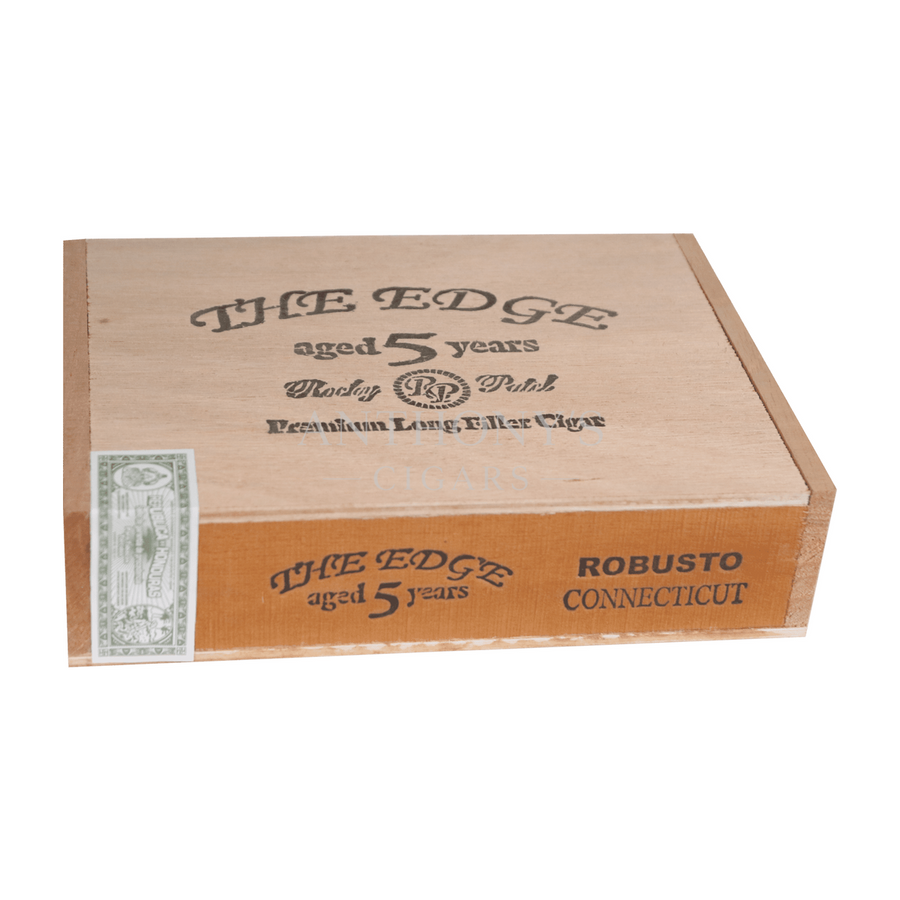 Rocky Patel The Edge Connecticut Robusto cigar box closed