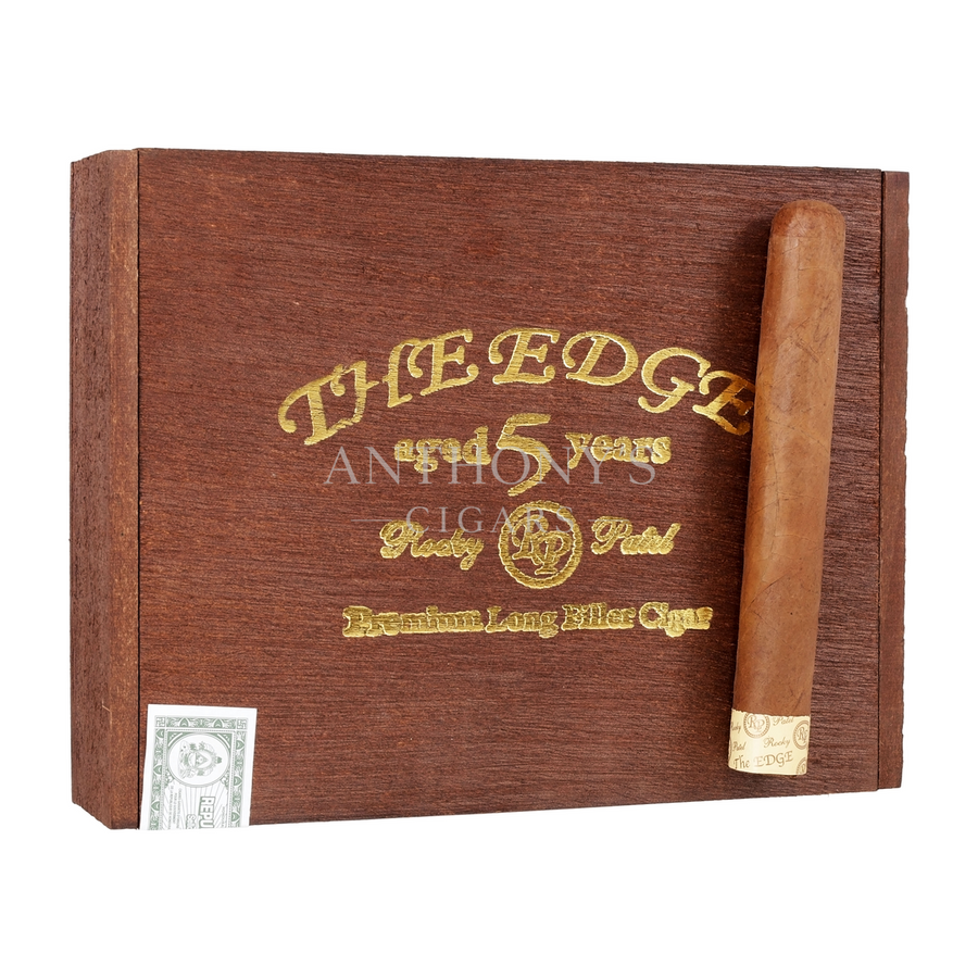 Rocky Patel The Edge Corojo Toro cigar box closed